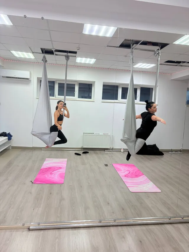 Занятия в гамаках — занятие в студии VOODOODANCE, фото 1