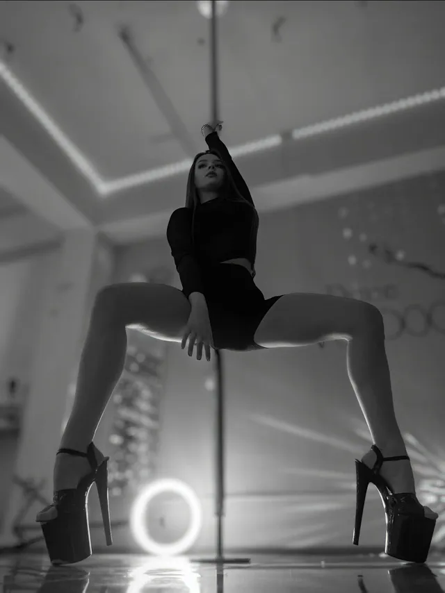 Pole dance — занятие в студии VOODOODANCE, фото 2