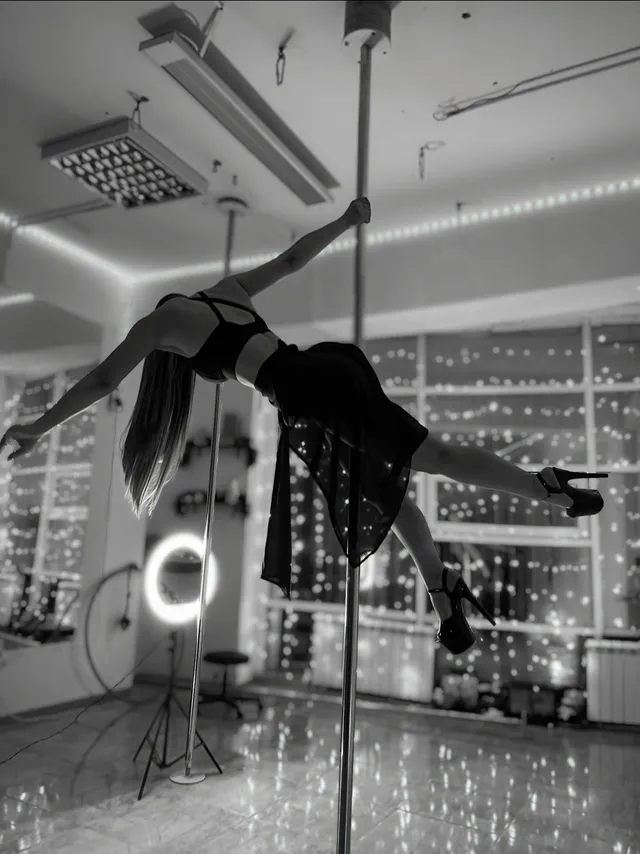 Pole dance — занятие в студии VOODOODANCE, фото 3