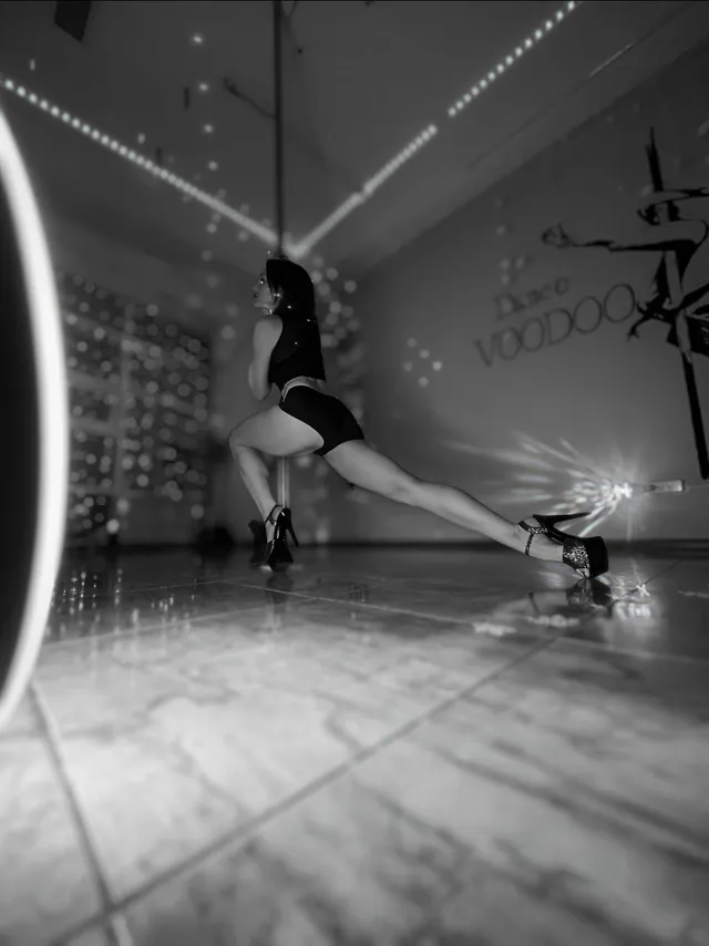 Pole dance — занятие в студии VOODOODANCE, фото 4
