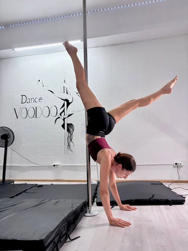 Pole sport — занятие в студии VOODOODANCE, фото 2